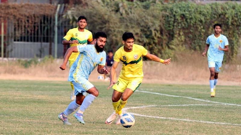 ছয় মিনিটের ঝড়ে ফকিরেরপুলকে উড়িয়ে দিলো আবাহনী